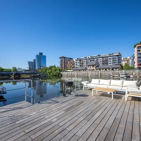 Hausboat Holesovice Hotel Prague Exterior photo