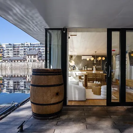 Hausboat Holesovice Hotel Prague Exterior photo