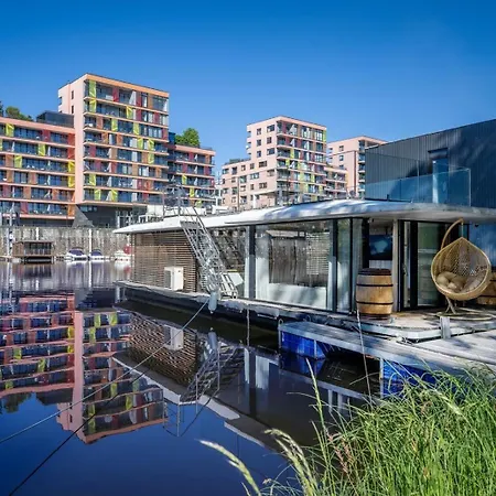 Hausboat Holesovice Hotel Prague Exterior photo