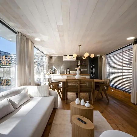 Hausboat Holesovice Hotel Prague Exterior photo
