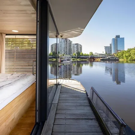 Hausboat Holesovice Hotel Prague Exterior photo